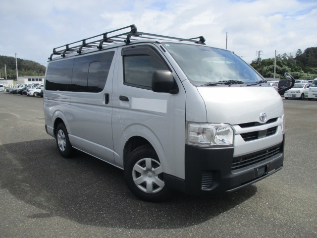 TOYOTA HIACE — фото