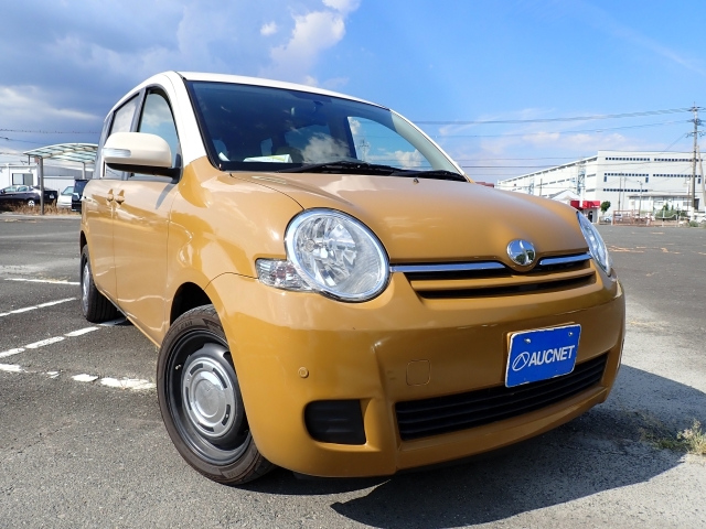 TOYOTA SIENTA — фото