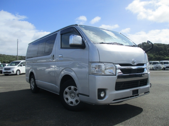 TOYOTA HIACE — фото