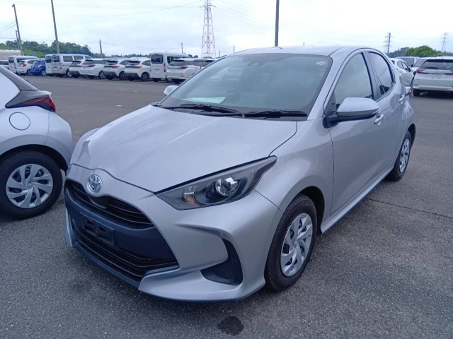 TOYOTA YARIS — фото