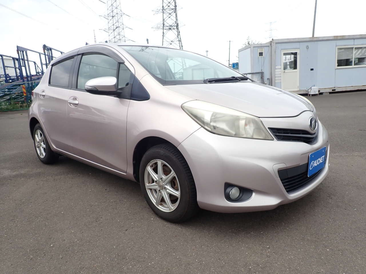 TOYOTA VITZ — фото