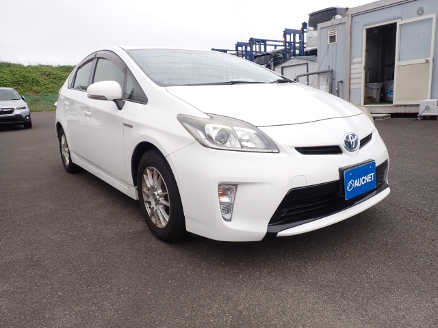 TOYOTA PRIUS — фото