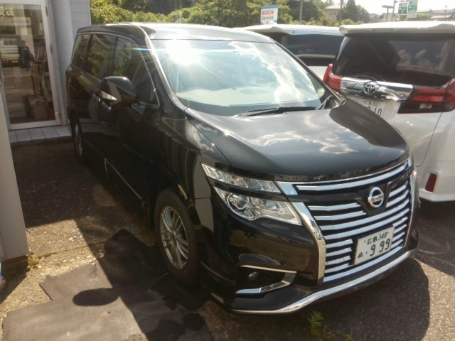 NISSAN ELGRAND — фото
