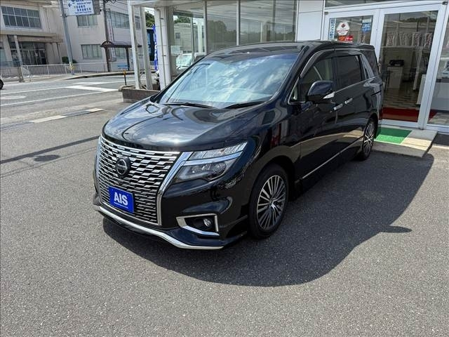 NISSAN ELGRAND — фото