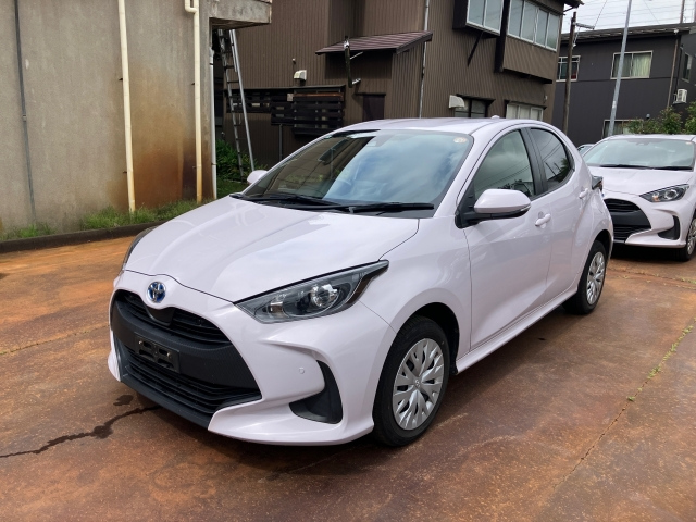 TOYOTA YARIS — фото
