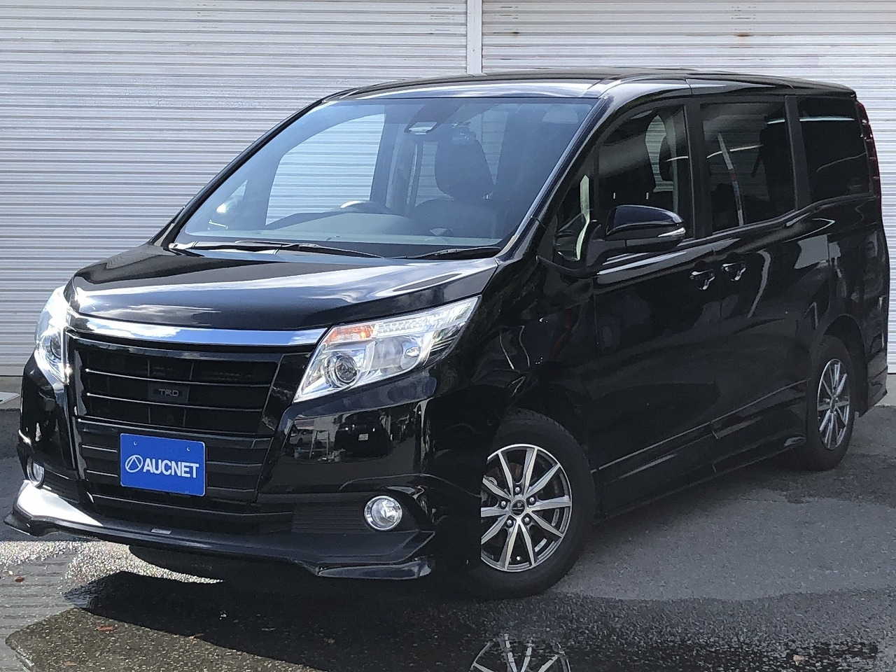 TOYOTA NOAH — фото