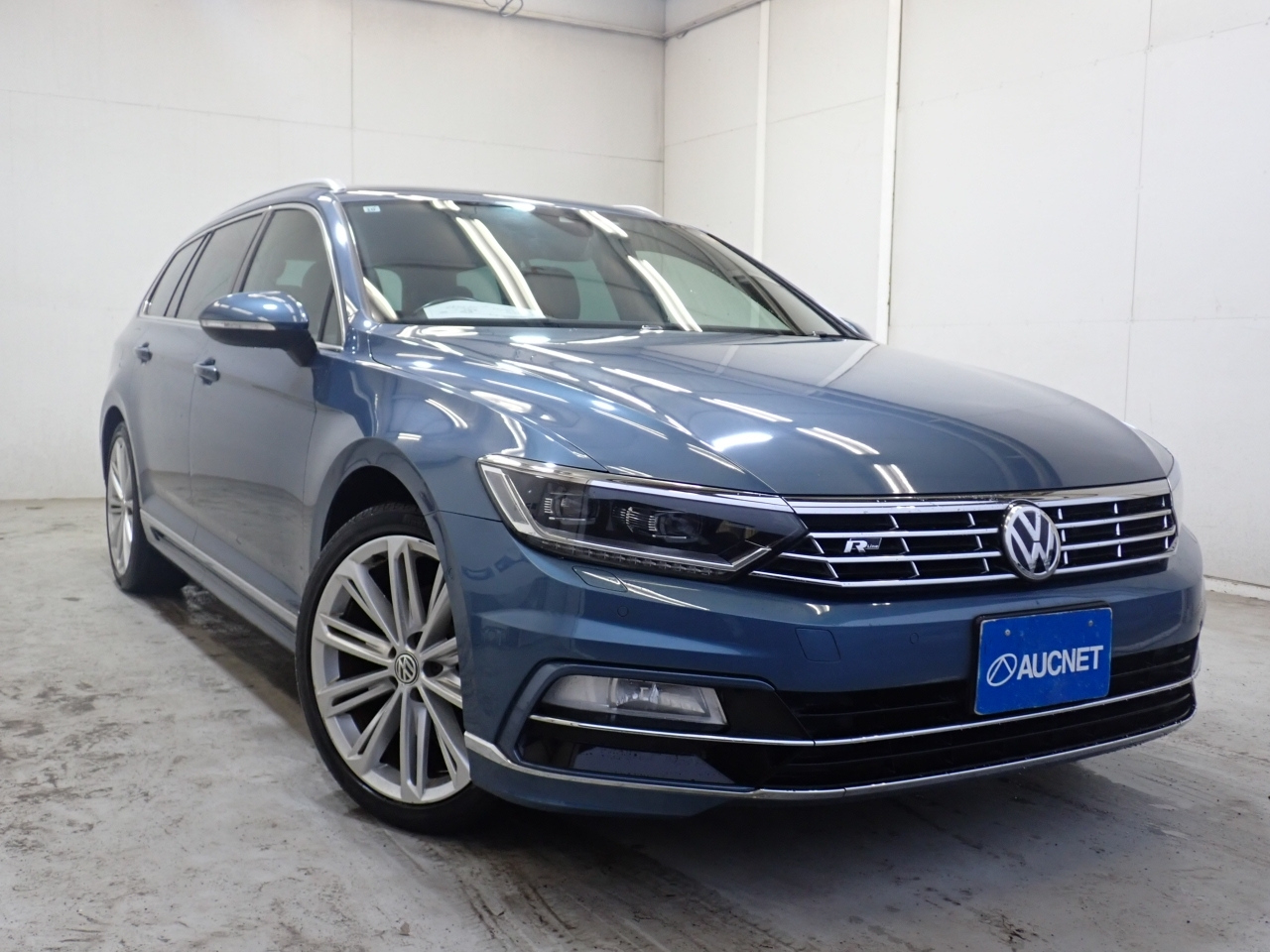 VOLKSWAGEN PASSAT — фото