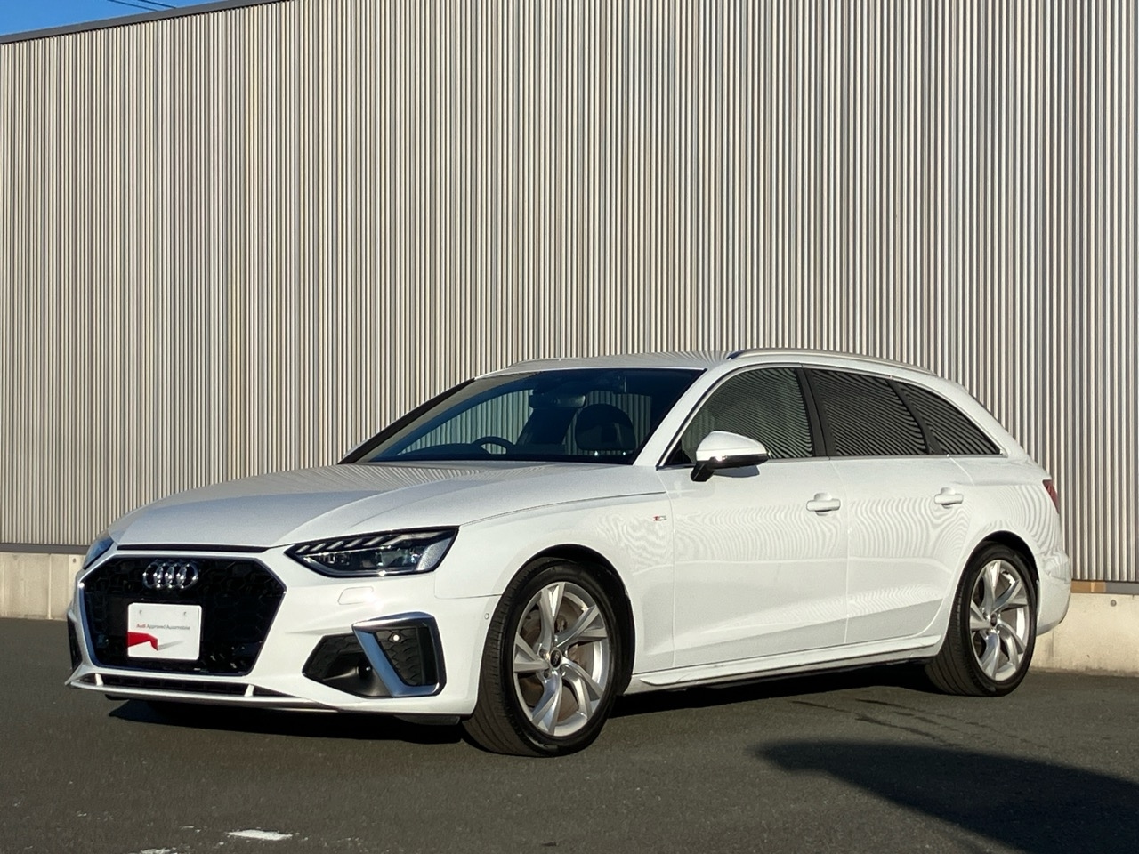 AUDI A4 — фото