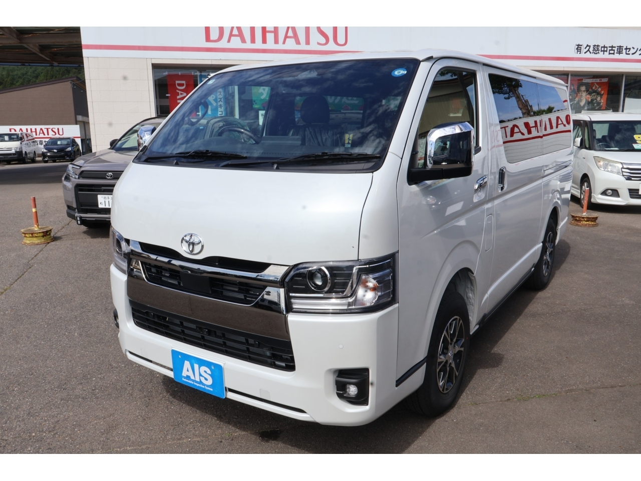TOYOTA HIACE — фото