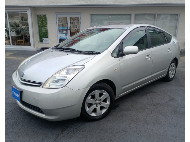 TOYOTA PRIUS — фото