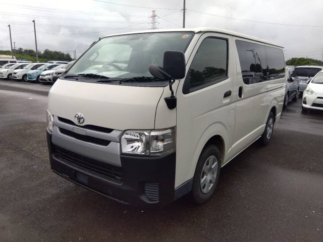 TOYOTA HIACE — фото