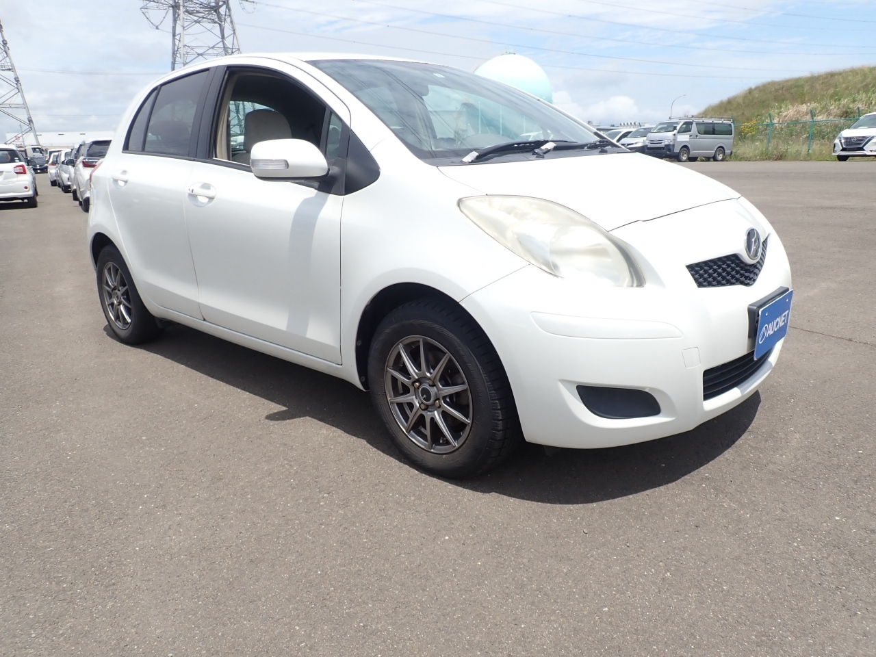 TOYOTA VITZ — фото