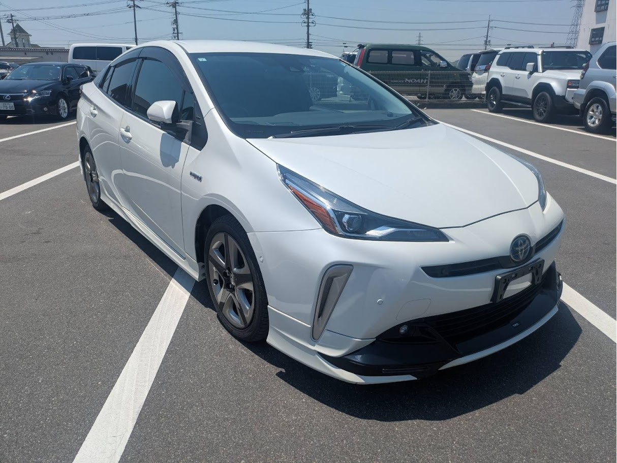 TOYOTA PRIUS — фото