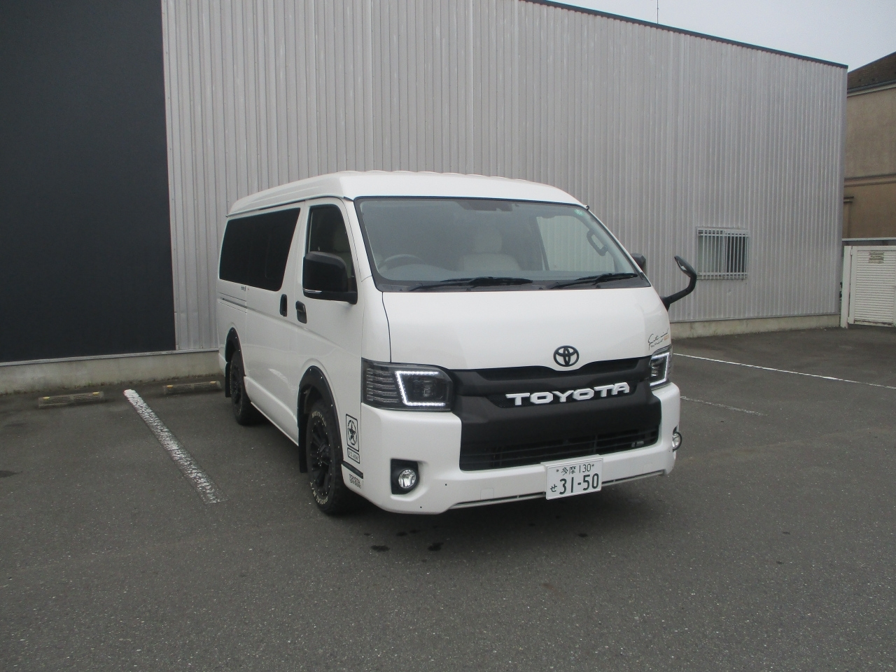 TOYOTA HIACE — фото
