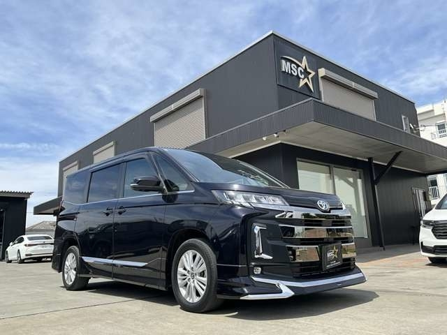 TOYOTA NOAH — фото