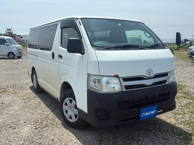 TOYOTA HIACE — фото