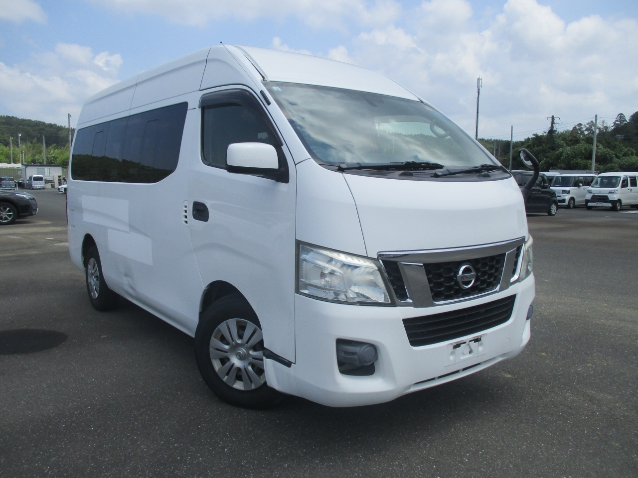 NISSAN NV350 — фото