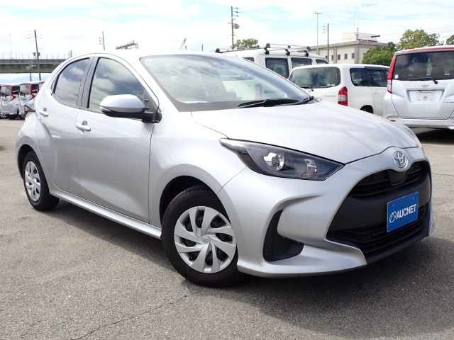 TOYOTA YARIS — фото