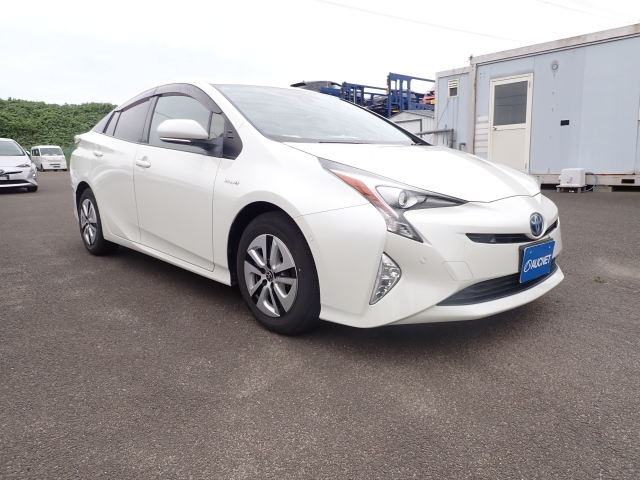 TOYOTA PRIUS — фото
