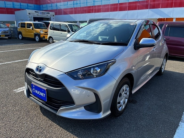 TOYOTA YARIS — фото