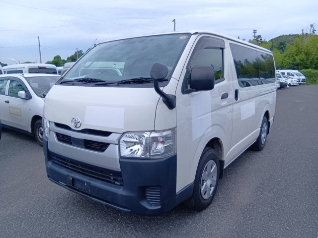 TOYOTA HIACE — фото