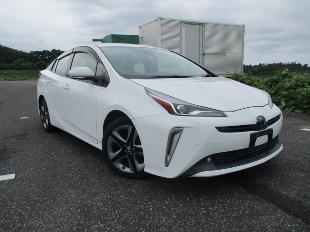 TOYOTA PRIUS — фото