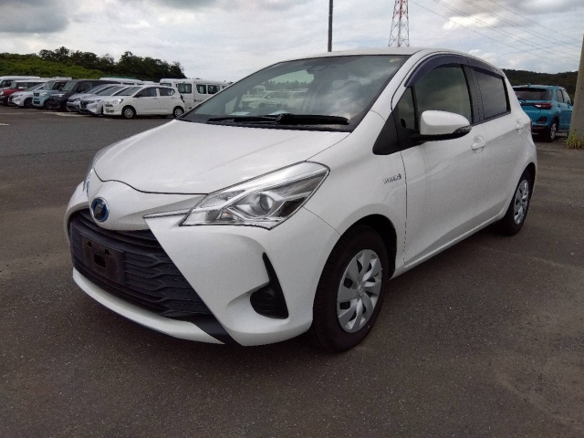 TOYOTA VITZ — фото