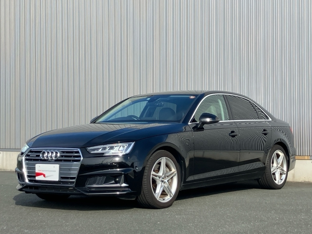 AUDI A4 — фото