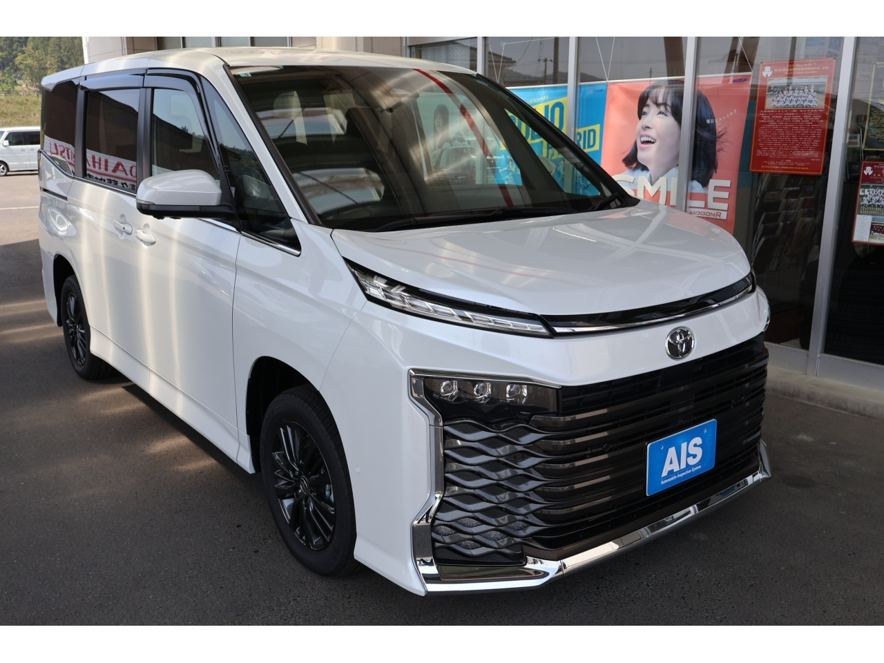 TOYOTA NOAH — фото
