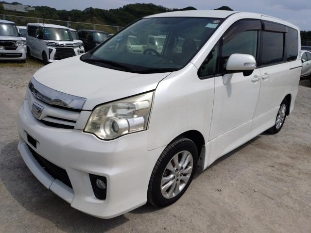 TOYOTA NOAH — фото