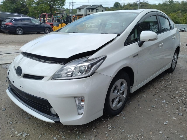 TOYOTA PRIUS — фото