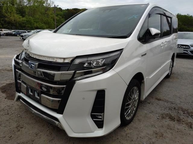 TOYOTA NOAH — фото