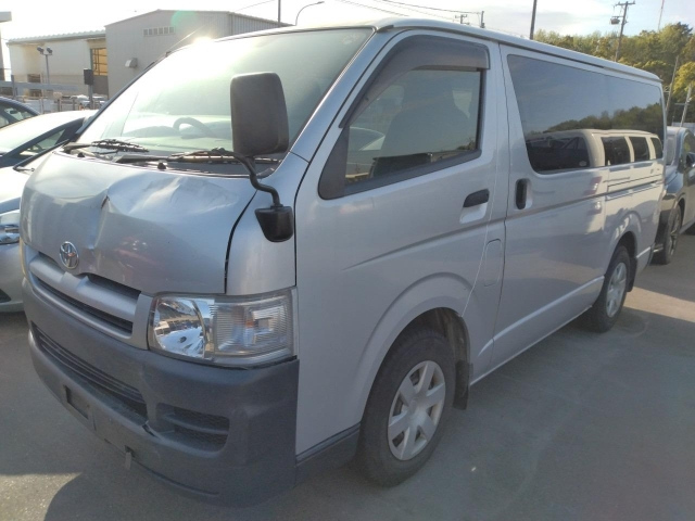 TOYOTA HIACE — фото