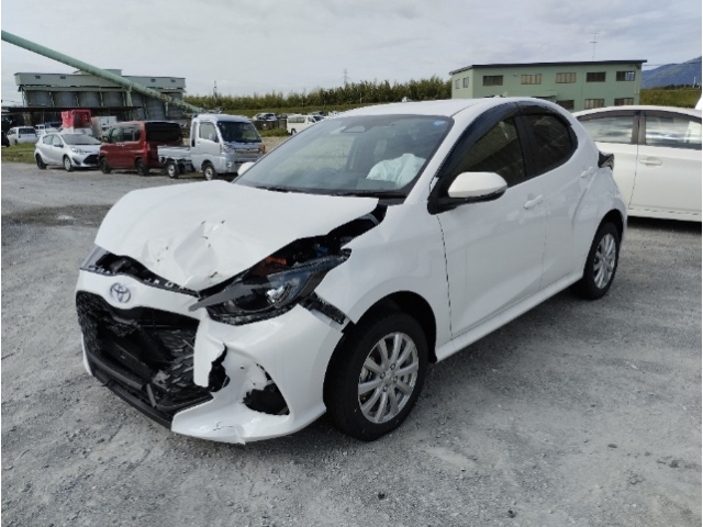 TOYOTA YARIS — фото