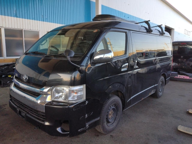TOYOTA HIACE — фото