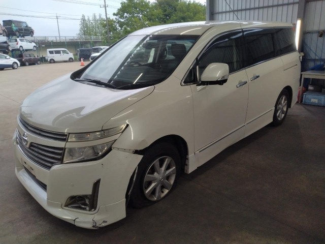 NISSAN ELGRAND — фото