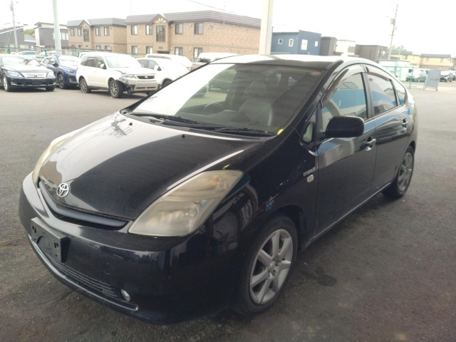 TOYOTA PRIUS — фото