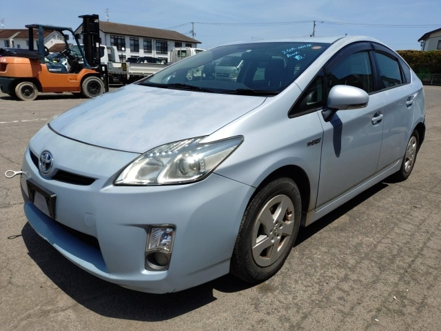 TOYOTA PRIUS — фото