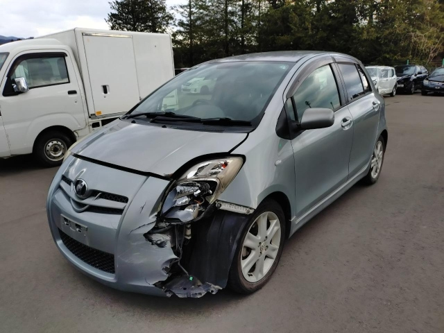 TOYOTA VITZ — фото