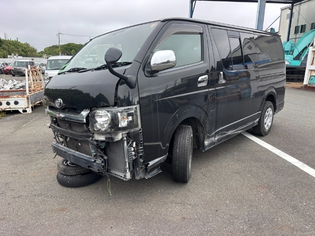 TOYOTA HIACE — фото