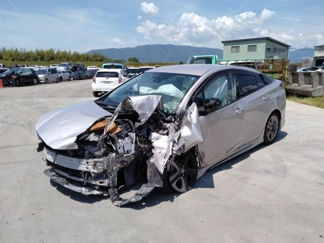 TOYOTA PRIUS — фото