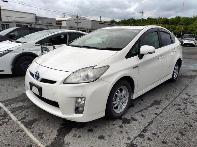 TOYOTA PRIUS — фото