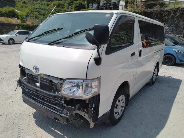 TOYOTA HIACE — фото
