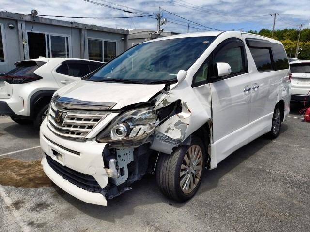 TOYOTA ALPHARD — фото