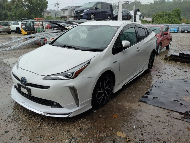 TOYOTA PRIUS — фото