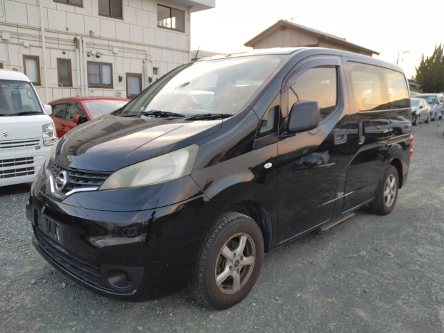 NISSAN NV200