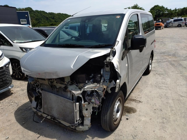 NISSAN NV200