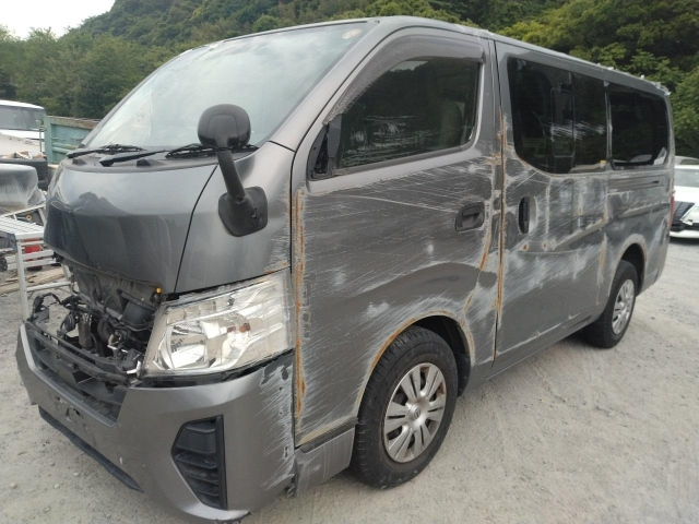 NISSAN CARAVAN — фото
