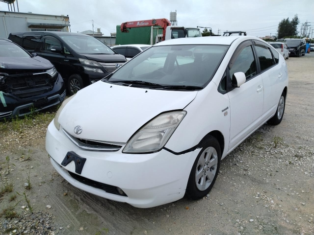 TOYOTA PRIUS — фото