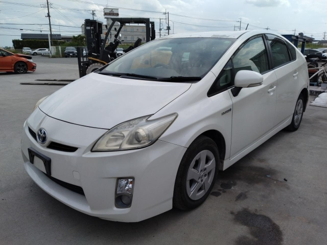 TOYOTA PRIUS — фото